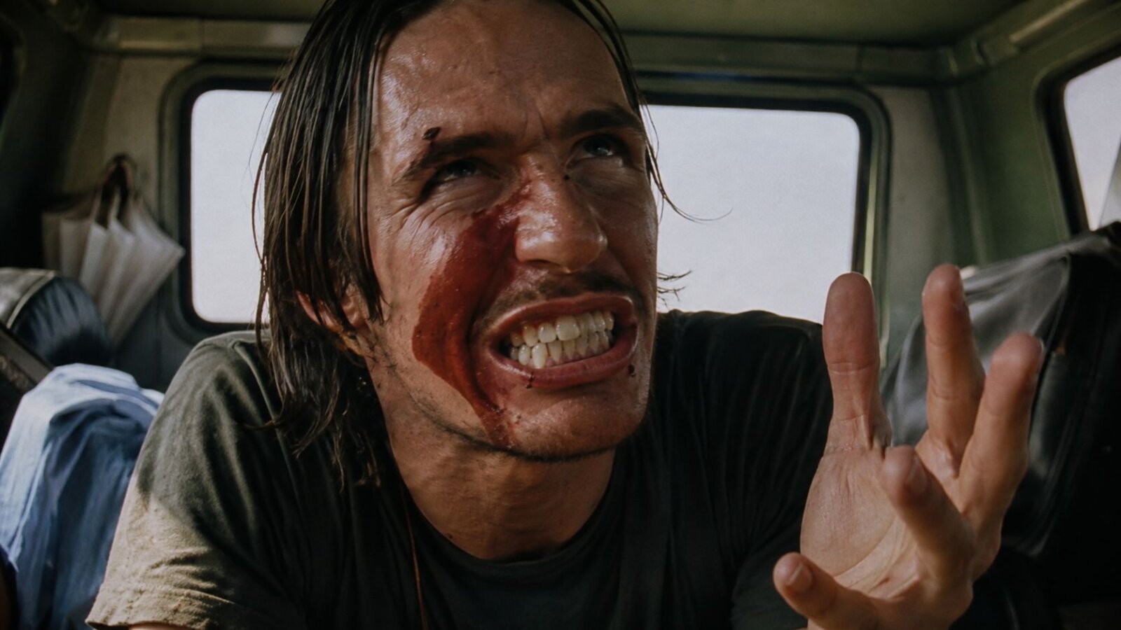 Homem Ensanguentado em Van Sombria Nubbins Sawyer