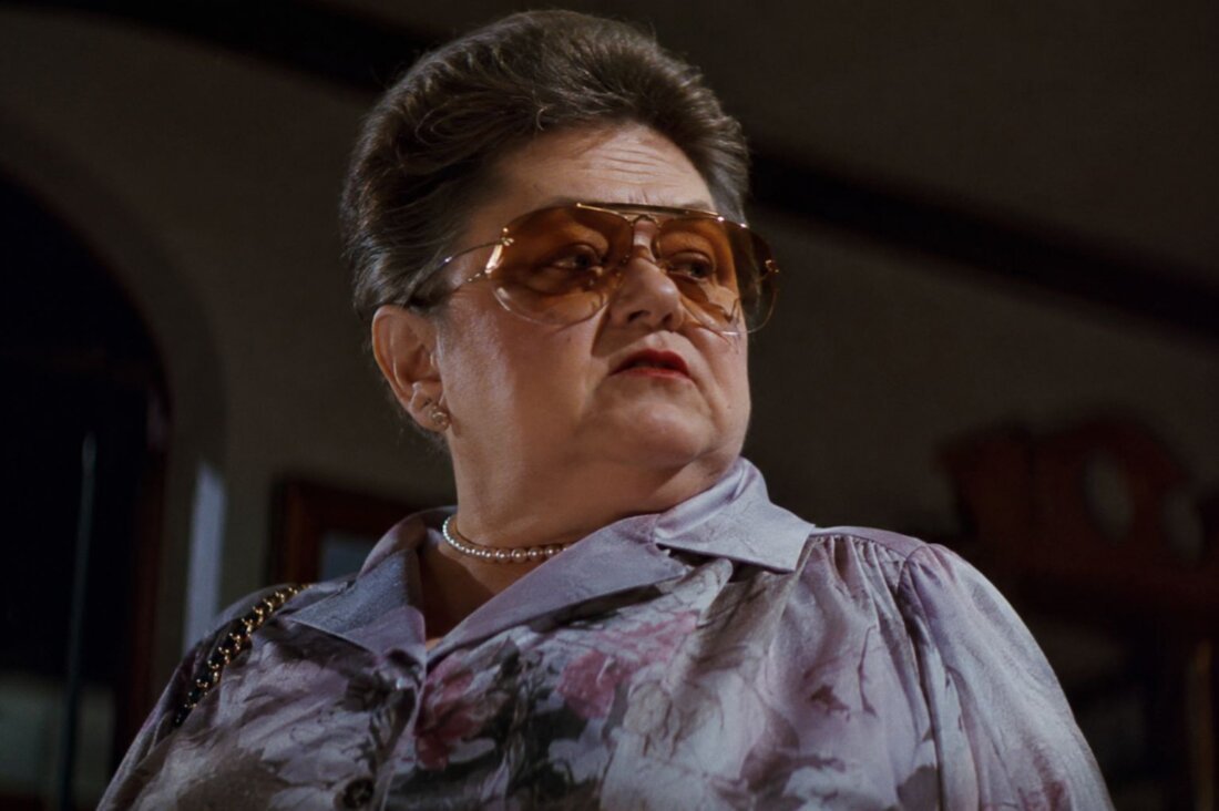 Retrato Cinematográfico de Mulher Elegante Tangina Barrons
